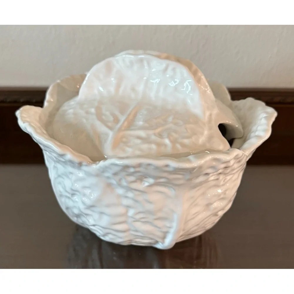 Vintage Portuguese Majolica White Cabbage Leaf Soup‎ Tureen with Lid 8'' x 6''